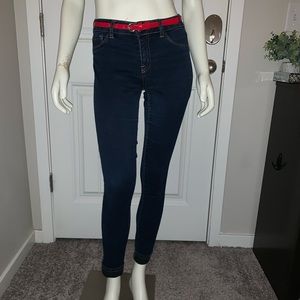 🌸 CHARLOTTE RUSSE DENIM JEGGING JEAN! 🌸